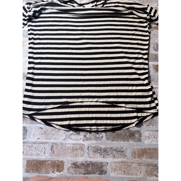 LuLaRoe Striped Tunic Top Womens Medium Black White Ribbed High Low Short Sleeve - Picture 7 of 7